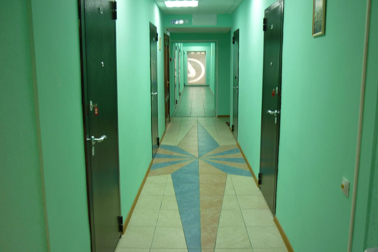 אומסק Motel Roza Vetrov מראה חיצוני תמונה