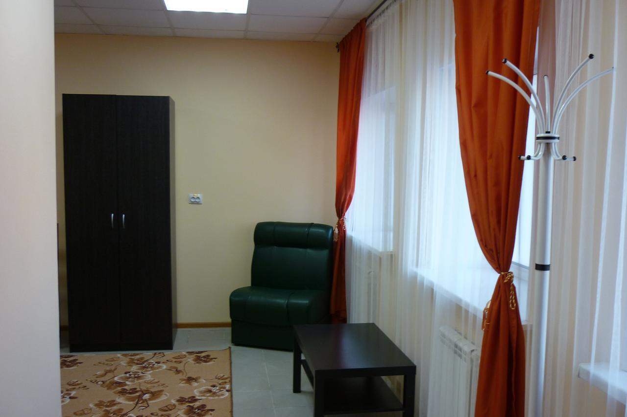 אומסק Motel Roza Vetrov מראה חיצוני תמונה